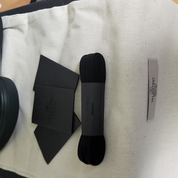 Valentino VL7N Bands Low-Top Sneaker - Picture 4 of 4